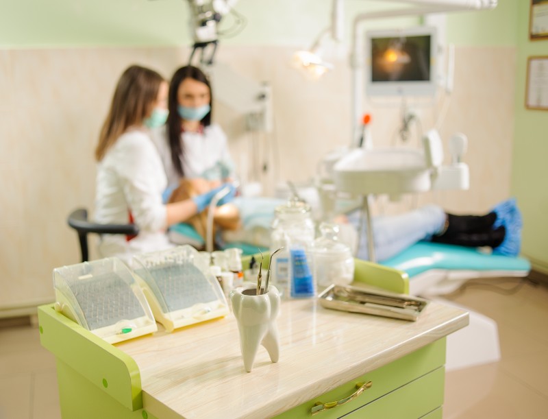 Tu sonrisa refleja tu salud. Promovemos la detección temprana de problemas dentales para prevenir complicaciones. No ignores señales como el sangrado de encías.